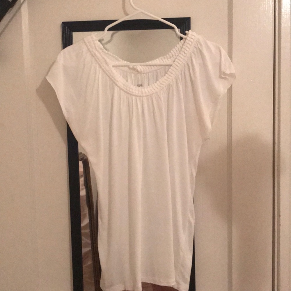 Detailed structured tee